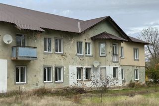 Zničený kostel, škola i kulturák. Lidé ve vesnici na východě Ukrajiny se nevzdávají - Novinky